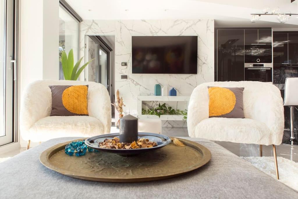 Luxury Acropolis View Apartment-Living Stone Black Pearl Athens Exterior photo
